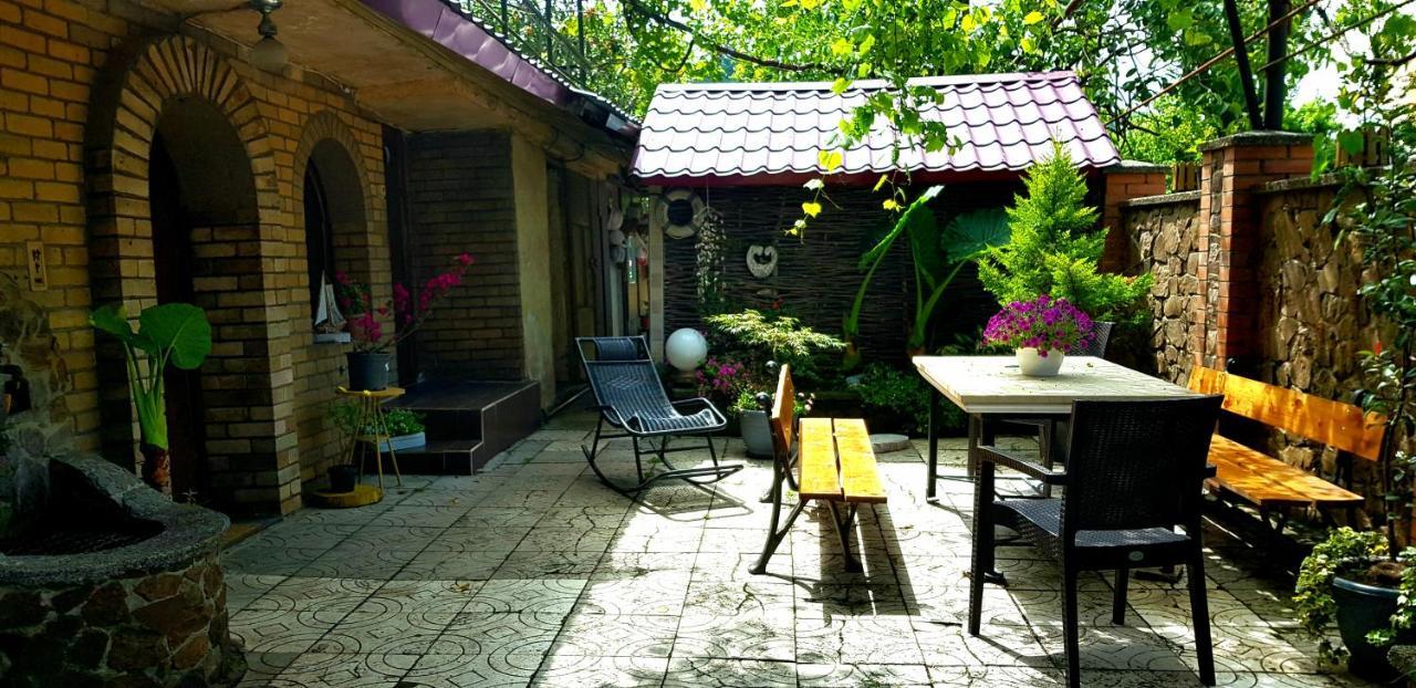 Green House In Батуми Экстерьер фото